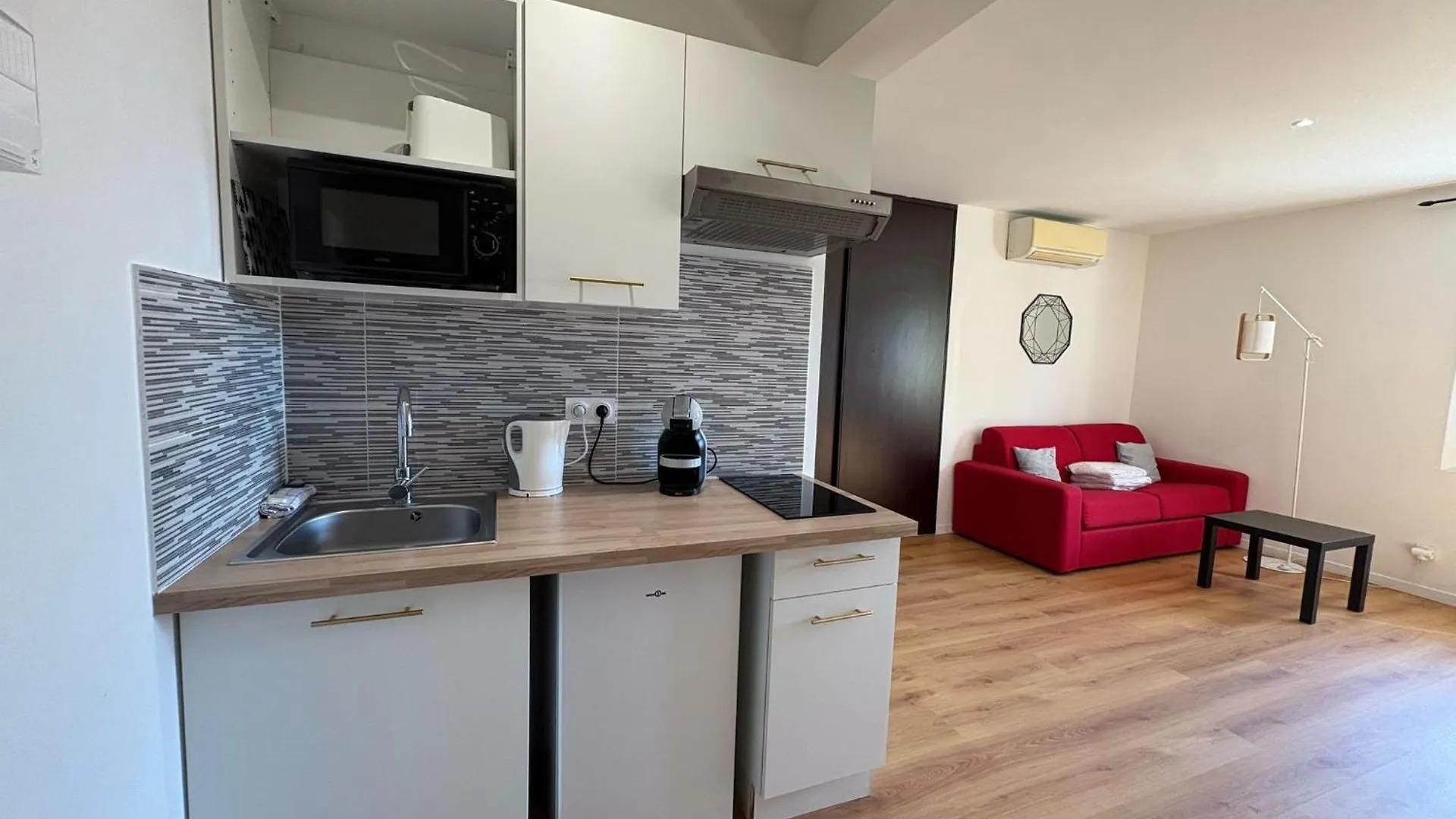 Studio Cassin - Next To Tramway Line 2 Near Airport Nice 0*,  France